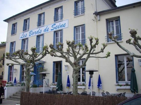 Logis Hotel & Restaurant - Les Bords De Seine La Roche-Guyon Exterior photo